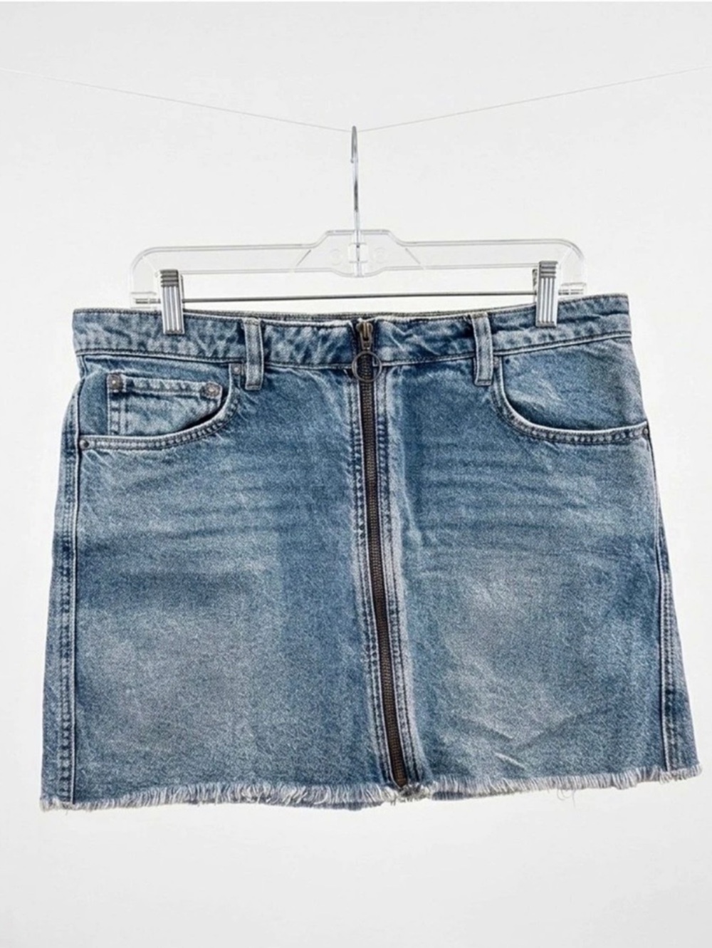Free People We The Free ‘Zip It Up” Denim Mini Skirt Sz 31